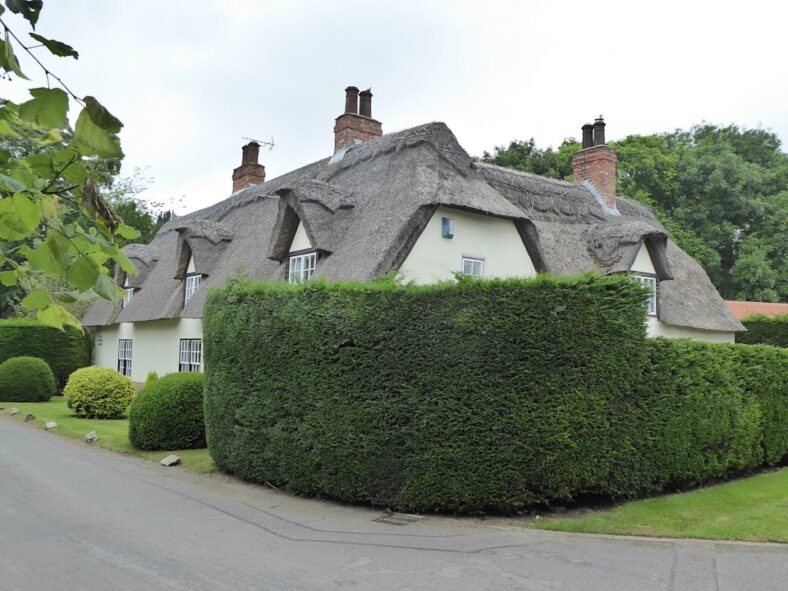 East Ravendale, Thatched Cottages - Society for Lincolnshire History ...