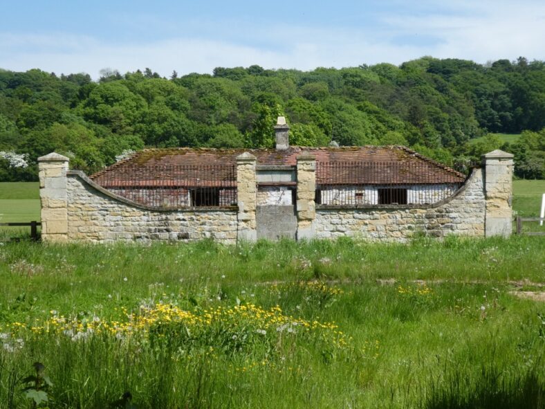 Leadenham, Leadenham House, Kennels - Society for Lincolnshire History ...